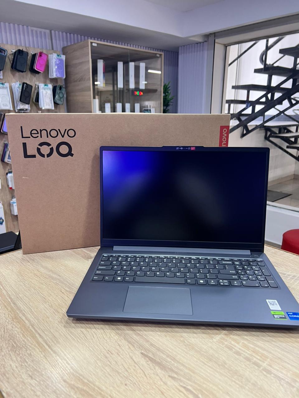 Laptop Para ingenieria Lenovo LOQ 15IAX9E  512GB  16GB RAM  RTX 3050 o Foto 7304074-3.jpg