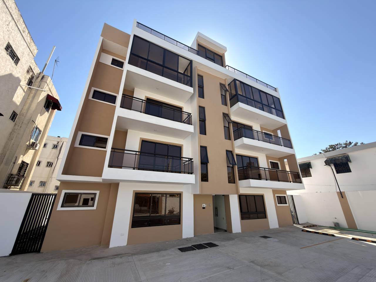 Penthouse Residencial Emil – Exclusividad y Terraza Privada en Los Cor Foto 7305645-12.jpg
