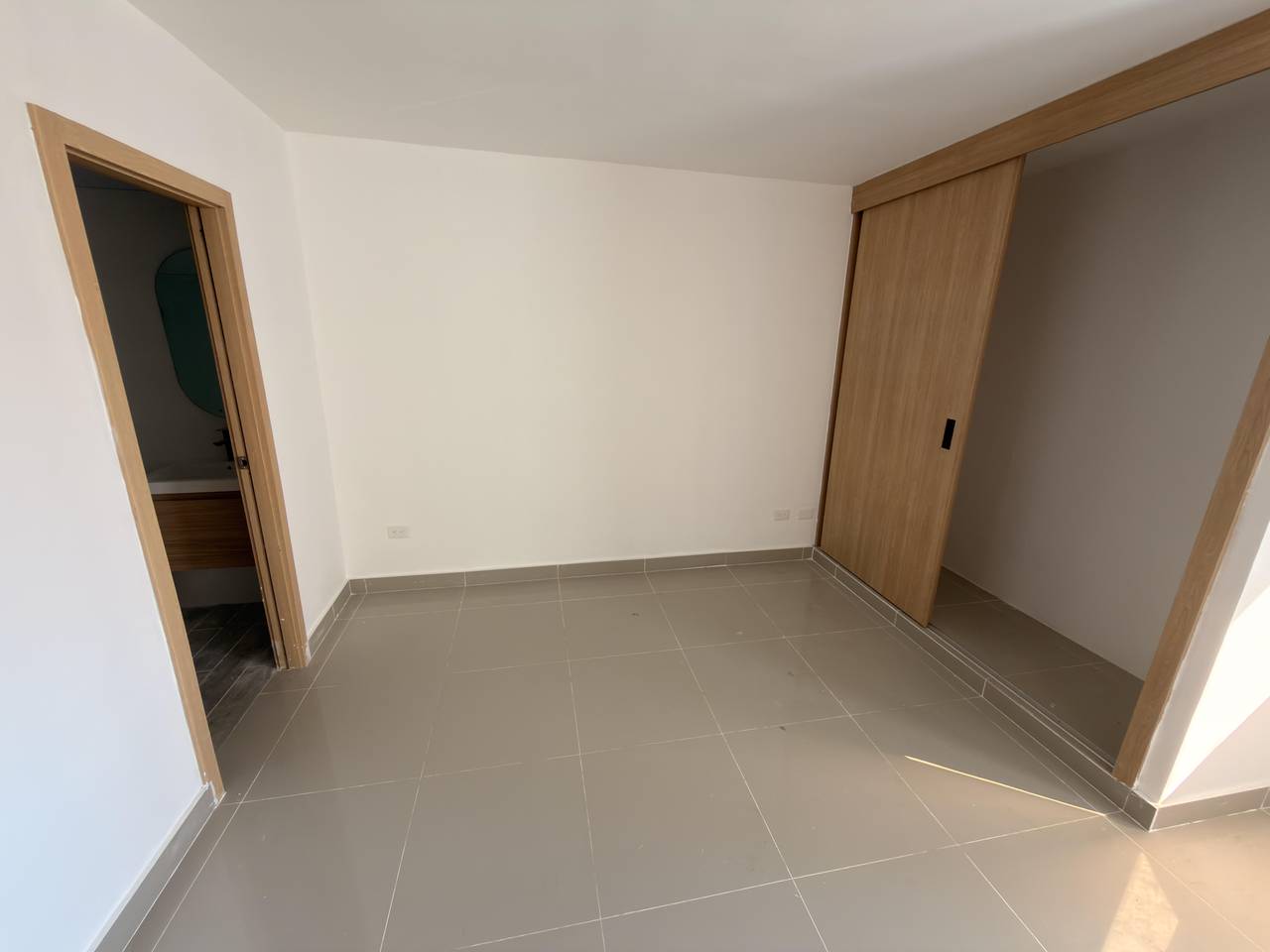 Penthouse Residencial Emil – Exclusividad y Terraza Privada en Los Cor Foto 7305645-2.jpg