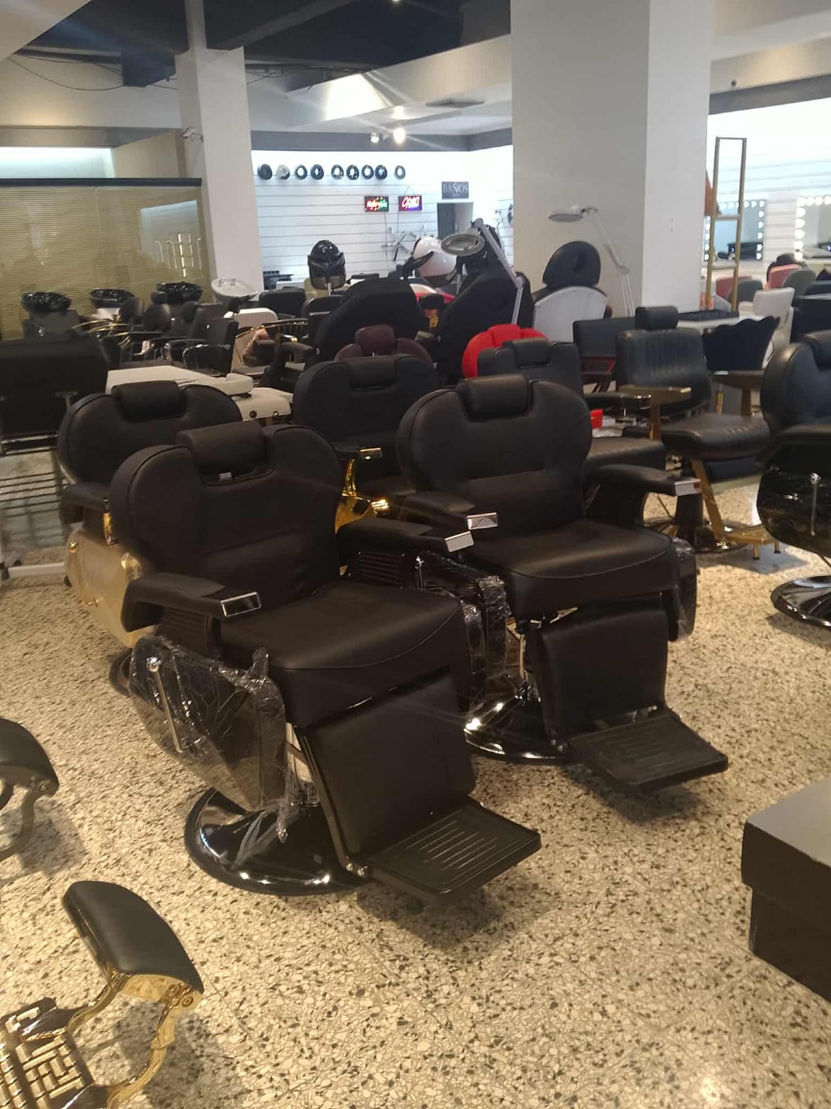 Oferta de sillones de barberia. Foto 7305904-6.jpg