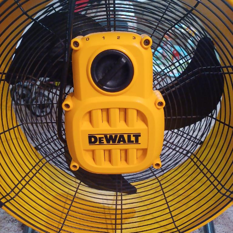 Abanico de Piso DEWALT DXF1840 Foto 7306411-3.jpg