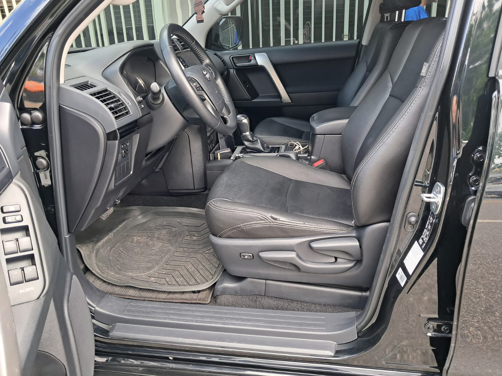 Toyota Land Cruiser Prado 2024 VXL Foto 7306795-5.jpg
