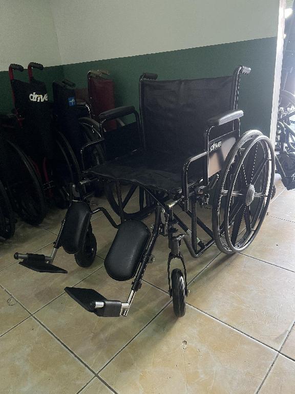 Silla de ruedas extra grande para personas con sobre peso Foto 7306810-1.jpg