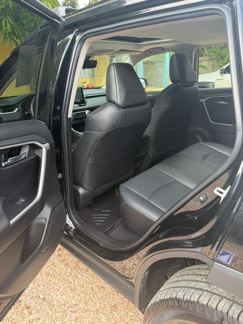 Toyota rav4 2022  XLE premium  4x4 en Santo Domingo Este Foto 7308580-9.jpg