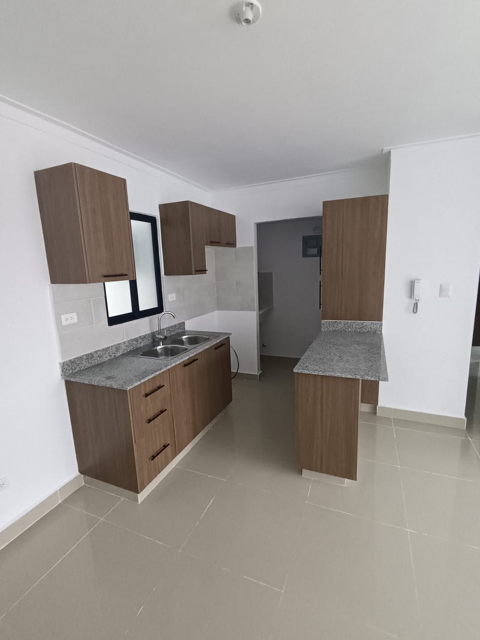 Alquiler de inmueble próximo a la Ciudad Juan Bosch. Foto 7310995-2.jpg