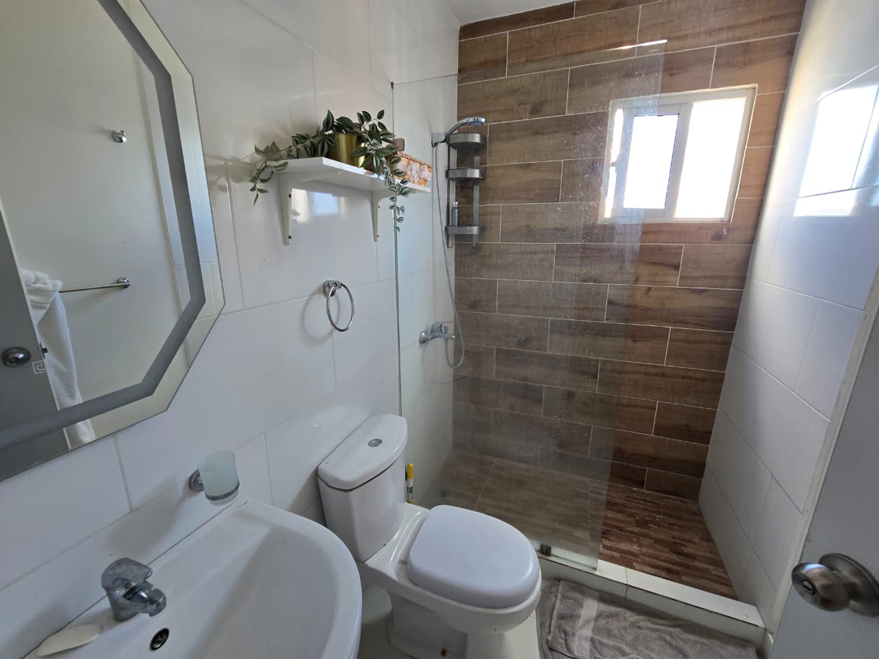 Apartamento con Terraza en Villas Naco Km 13 Autopista Duarte Foto 7312025-9.jpg