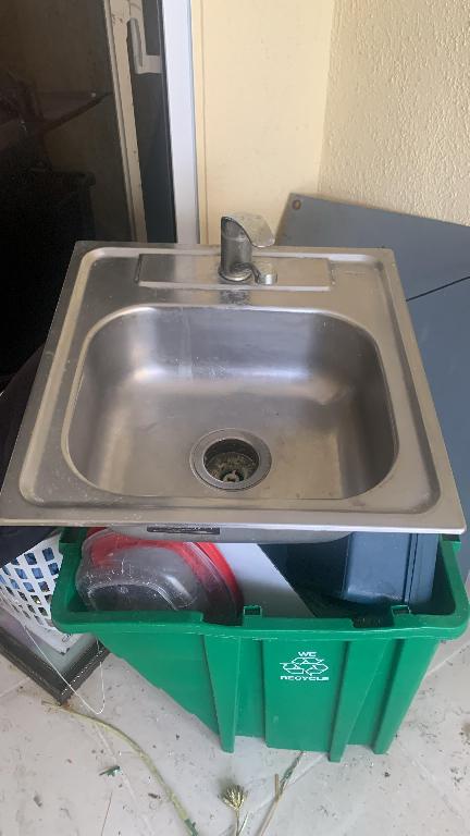 Fregadero con todo y su llave de venta para RAPIDO Foto 7313422-1.jpg