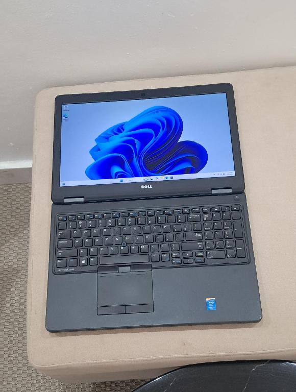 Laptop Dell 16GB 256GB SSD i5 2.3Ghz E5550 Foto 7313486-1.jpg
