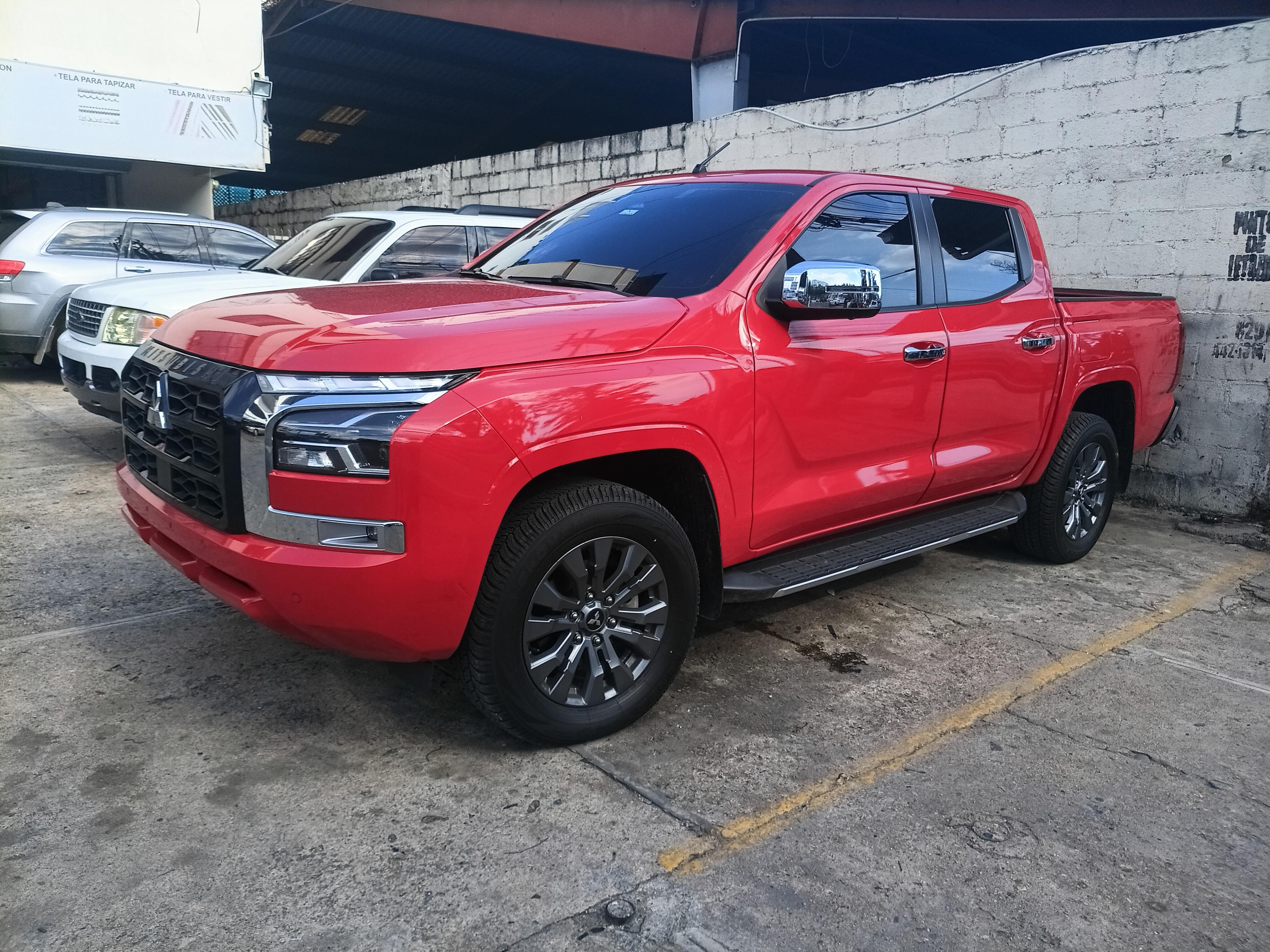Mitsubishi Tritón Diésel Doble Cabina 4WD 25  Foto 7313491-3.jpg
