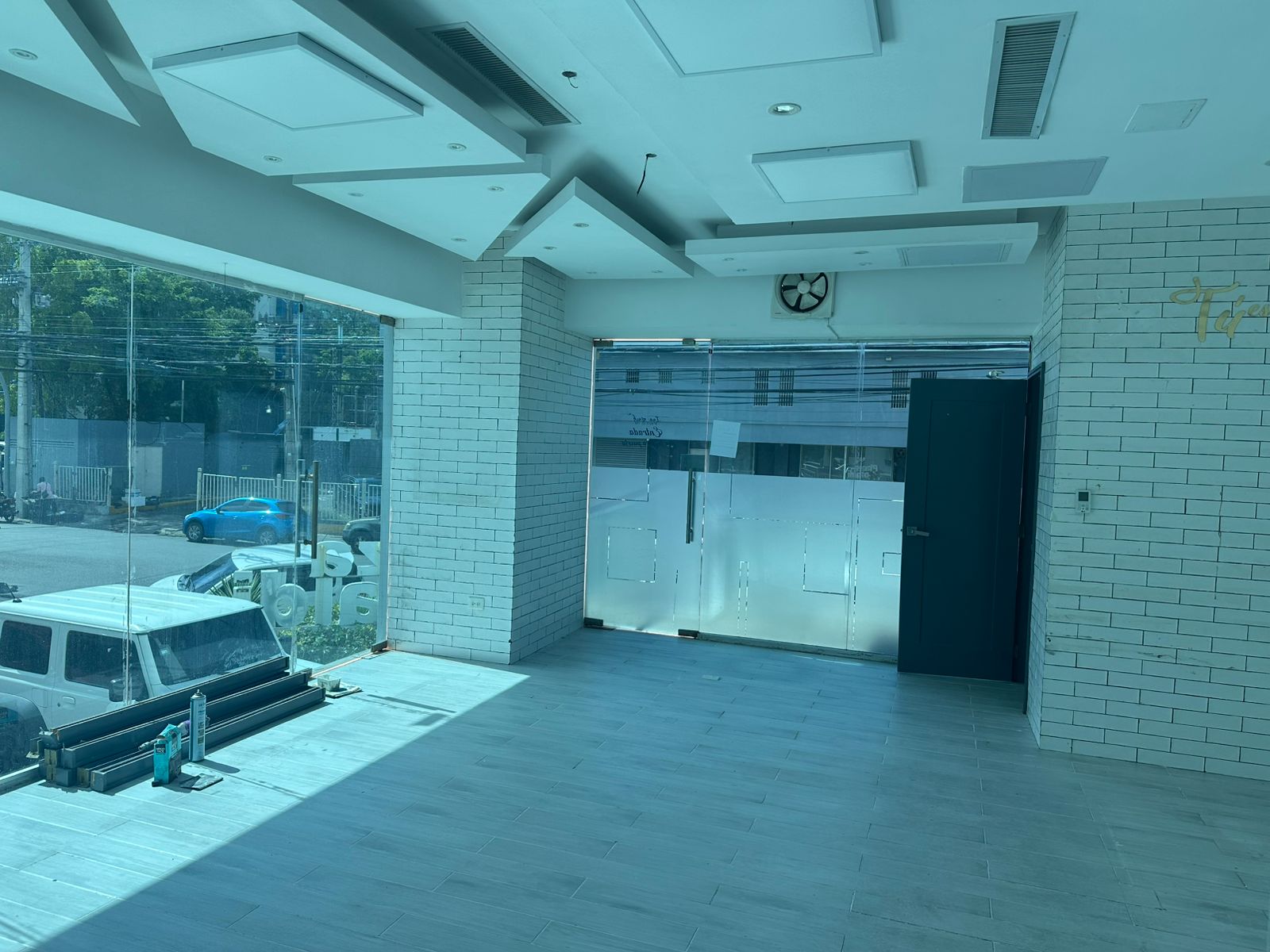 Local Comercial en Alquiler – El Millón Ideal para Salón de Belleza Es Foto 7313529-7.jpg