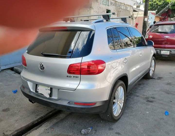 Volkswagen Tiguan SE Turbo 4WD 15  Foto 7313596-4.jpg