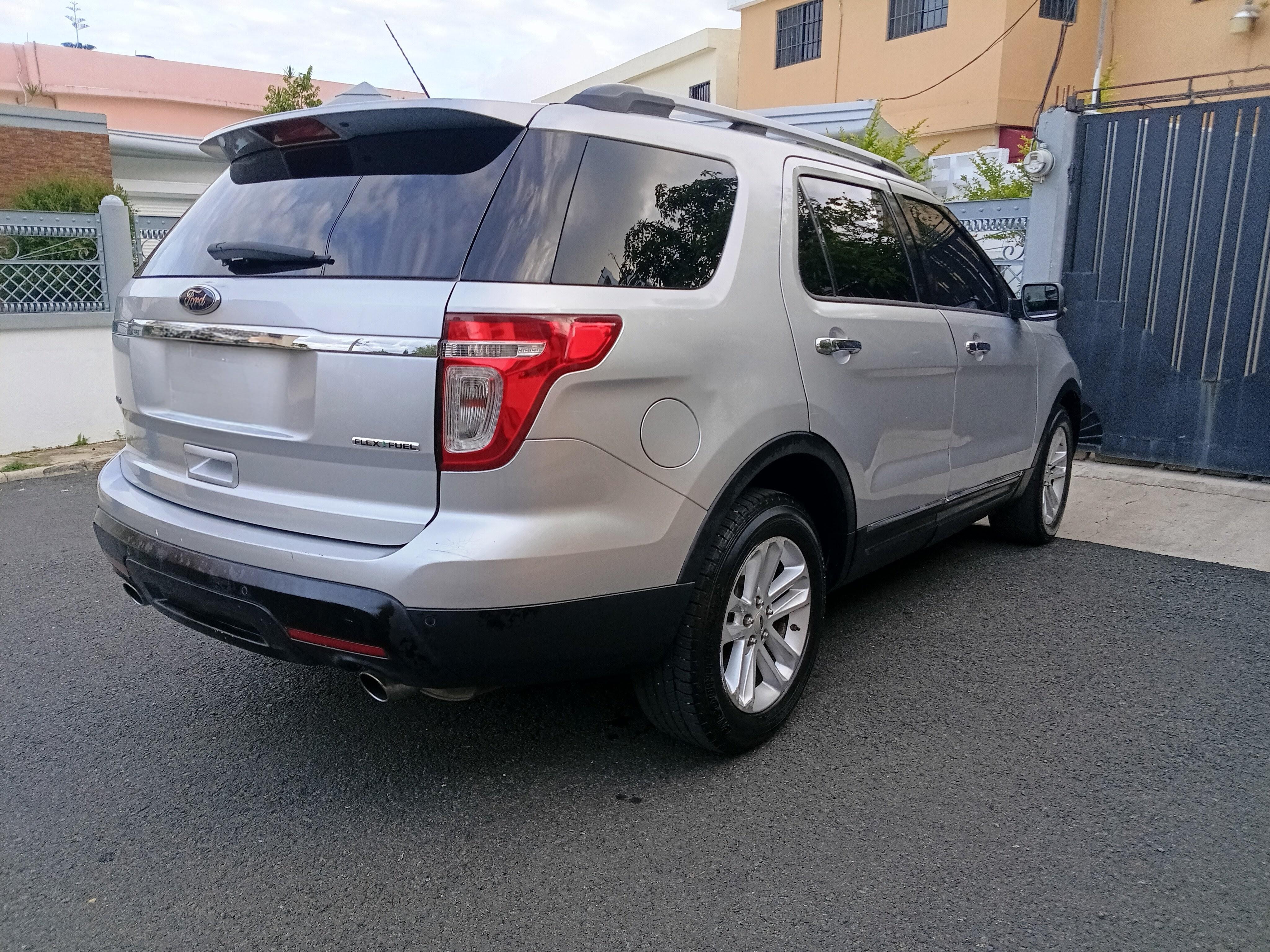 Ford Explorer XLT de la Casa 3 Filas de Asientos 14 Foto 7313675-5.jpg