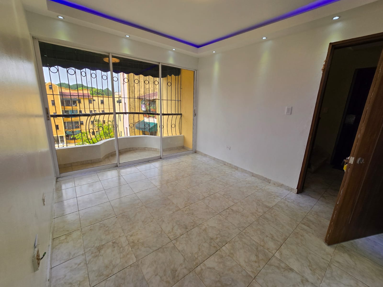 Apartamento en la Jacobo Majluta 4to piso No terraza  Foto 7313803-2.jpg