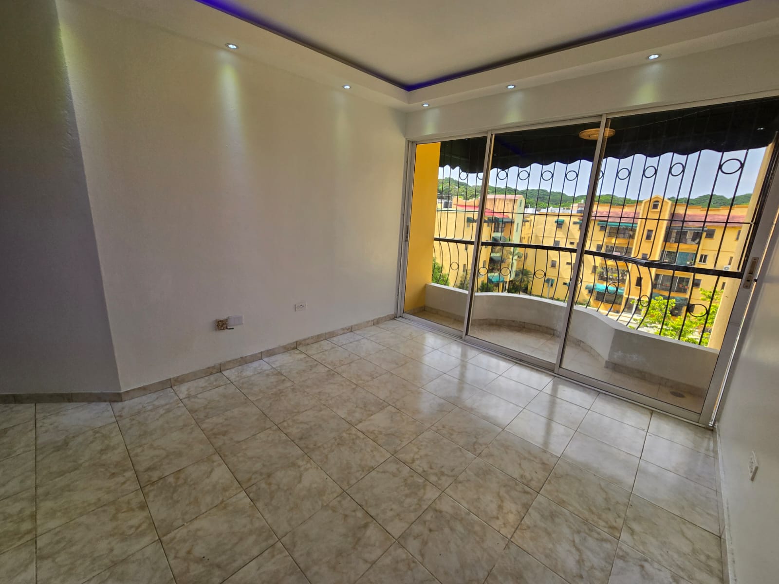 Apartamento en la Jacobo Majluta 4to piso No terraza  Foto 7313803-3.jpg