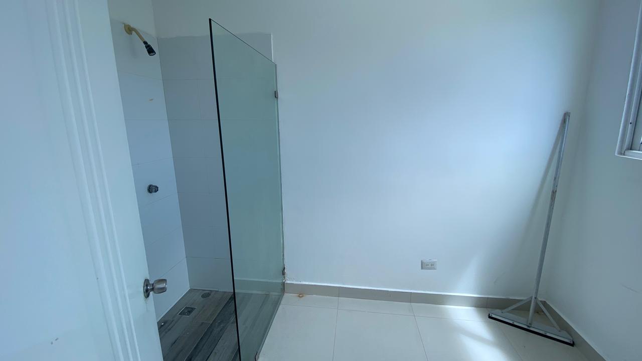 Vendo Penthouse en los corales de sur  4to piso  3 habitaciones princi Foto 7313894-15.jpg