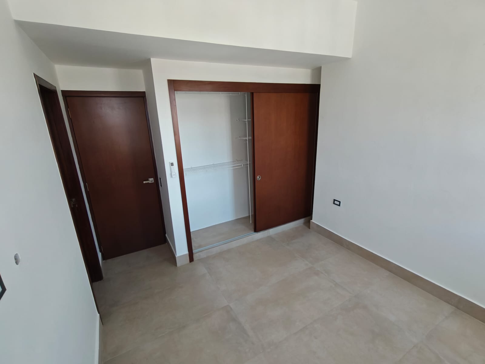 Se alquila hermoso apartamento Evaristo Morales Foto 7313951-2.jpg