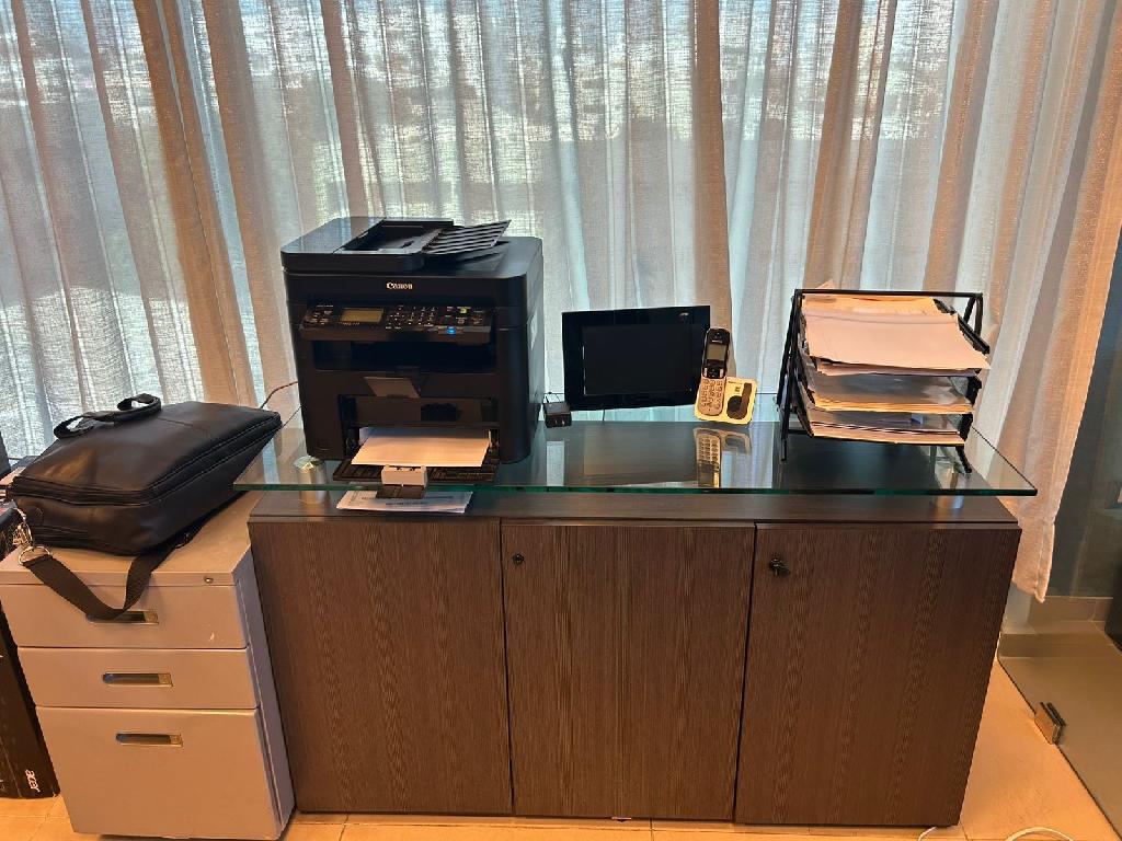 Credenza Ejecutiva con Tope de Cristal - Gris Oscuro Foto 7314057-1.jpg