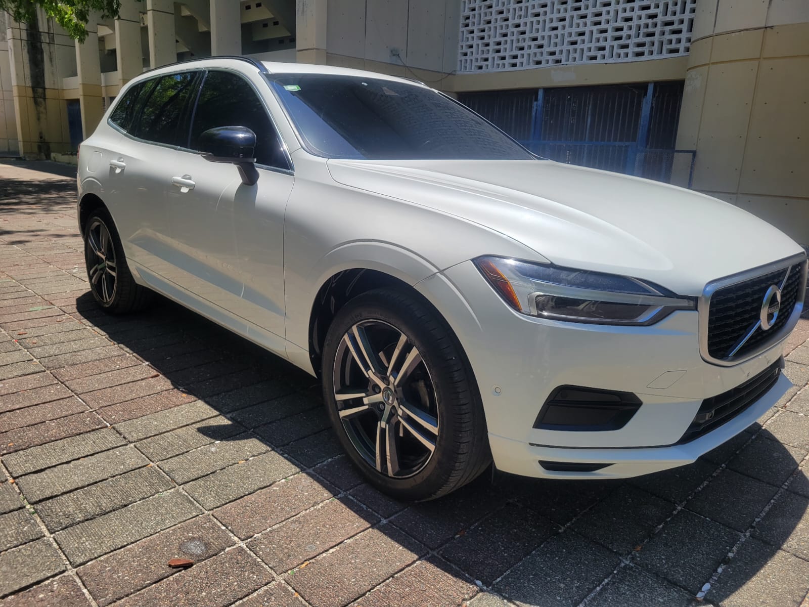 Volvo CX60 T5 Momentum 19  Foto 7314089-2.jpg