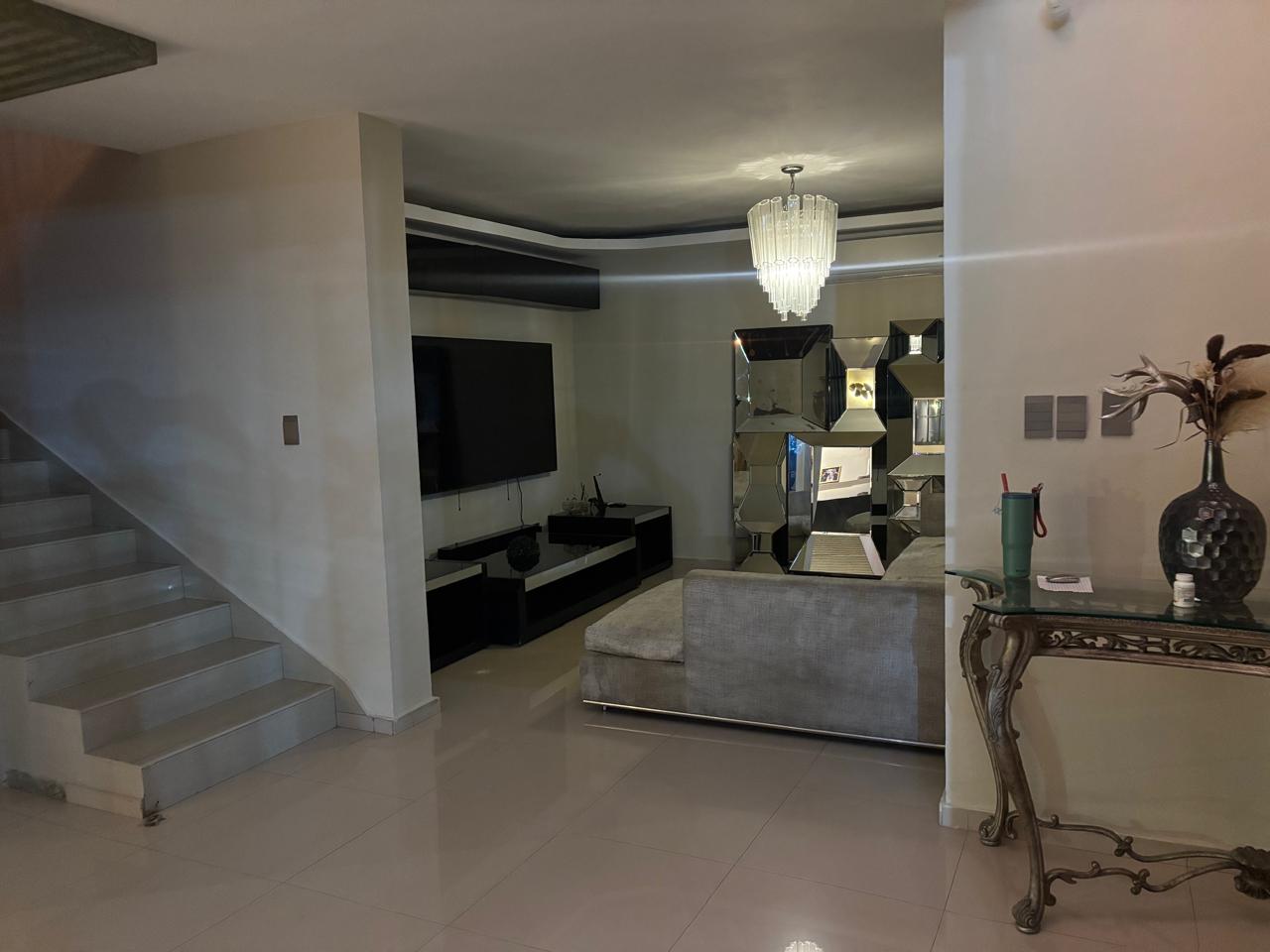 ???? VENDO AMPLIA CASA EN ARROYO HONDO ????  Descubre esta espectacu Foto 7314125-3.jpg