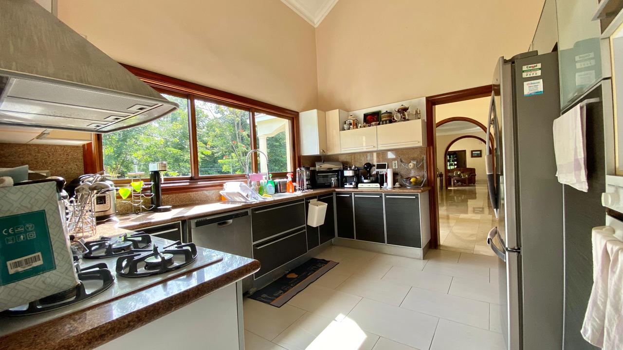 Vendo Imponente Mansión en Cuesta Hermosa II 5 HABS. 1000 Mts.2 Patio  Foto 7314428-2.jpg