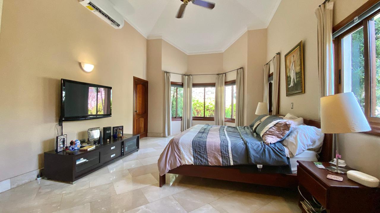 Vendo Imponente Mansión en Cuesta Hermosa II 5 HABS. 1000 Mts.2 Patio  Foto 7314428-6.jpg