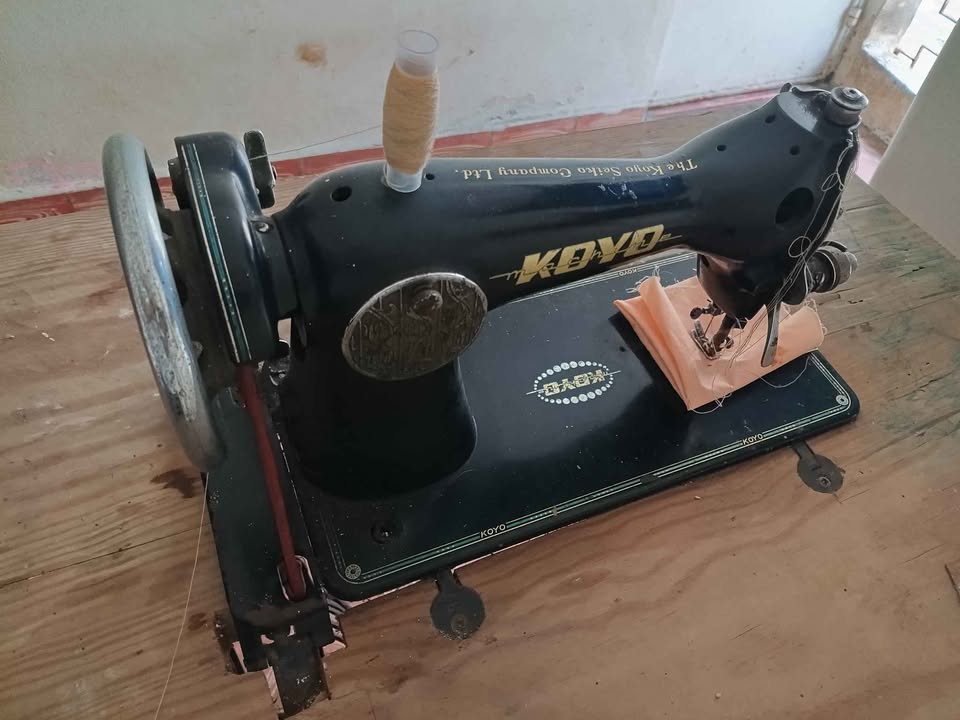 Maquina de coser Foto 7314461-4.jpg