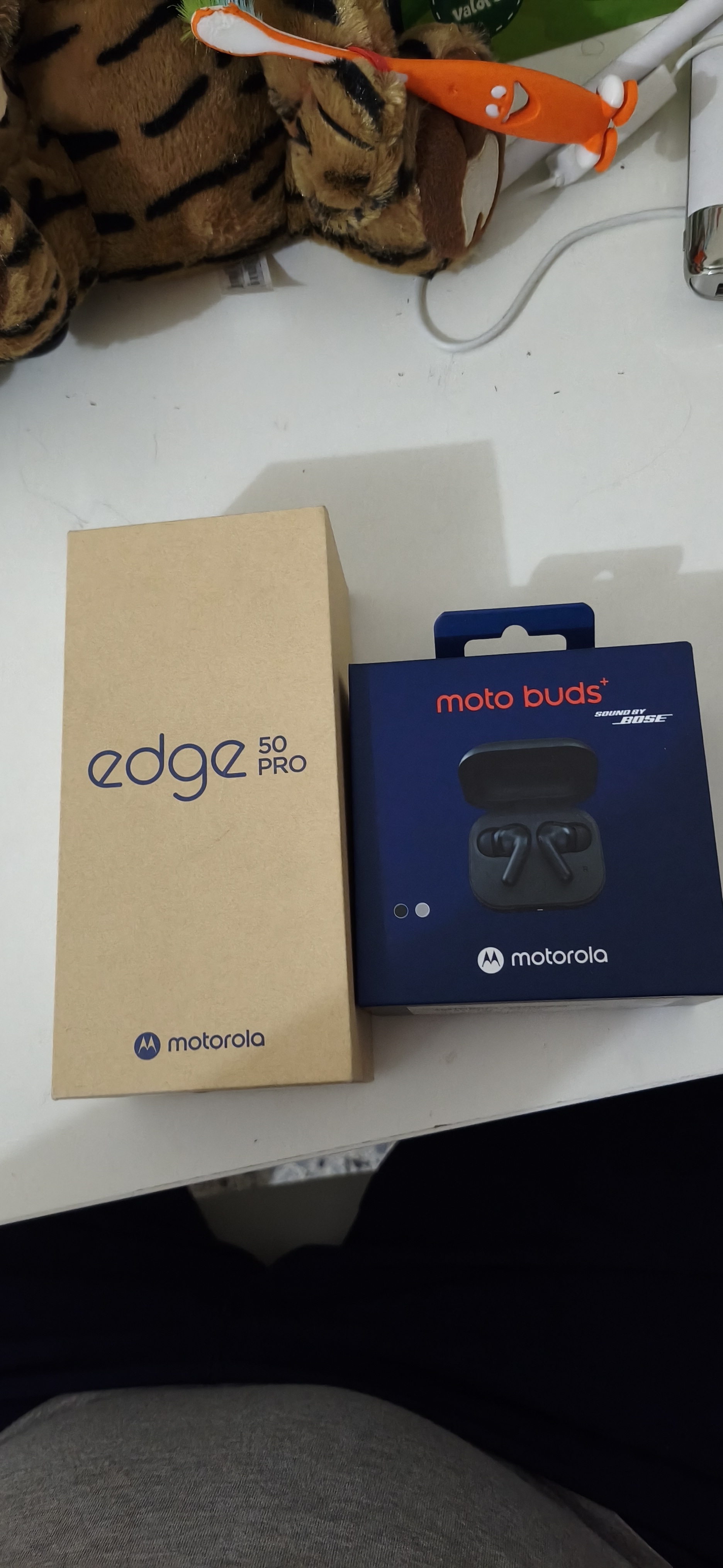 COMBO Motorola Edge 50 pro  Moto BUDS Foto 7314463-6.jpg