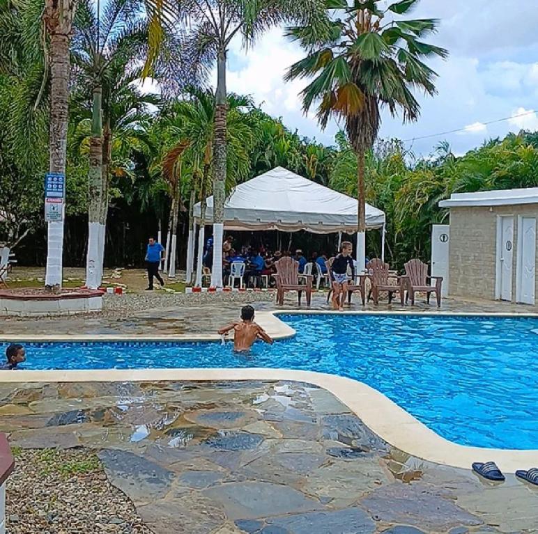  Hermosa Villa en Guerra Santo Domingo Este Próxima a Zona Franca Gild Foto 7314526-4.jpg