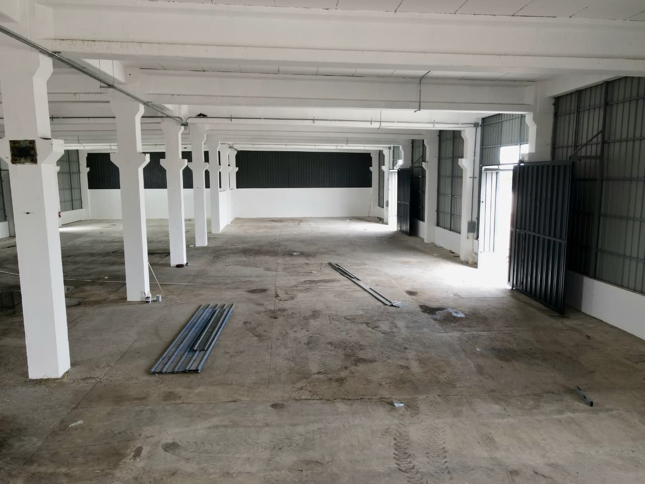 Nave comercial desde 300 metros y US3000 Dolares  Foto 7314543-2.jpg