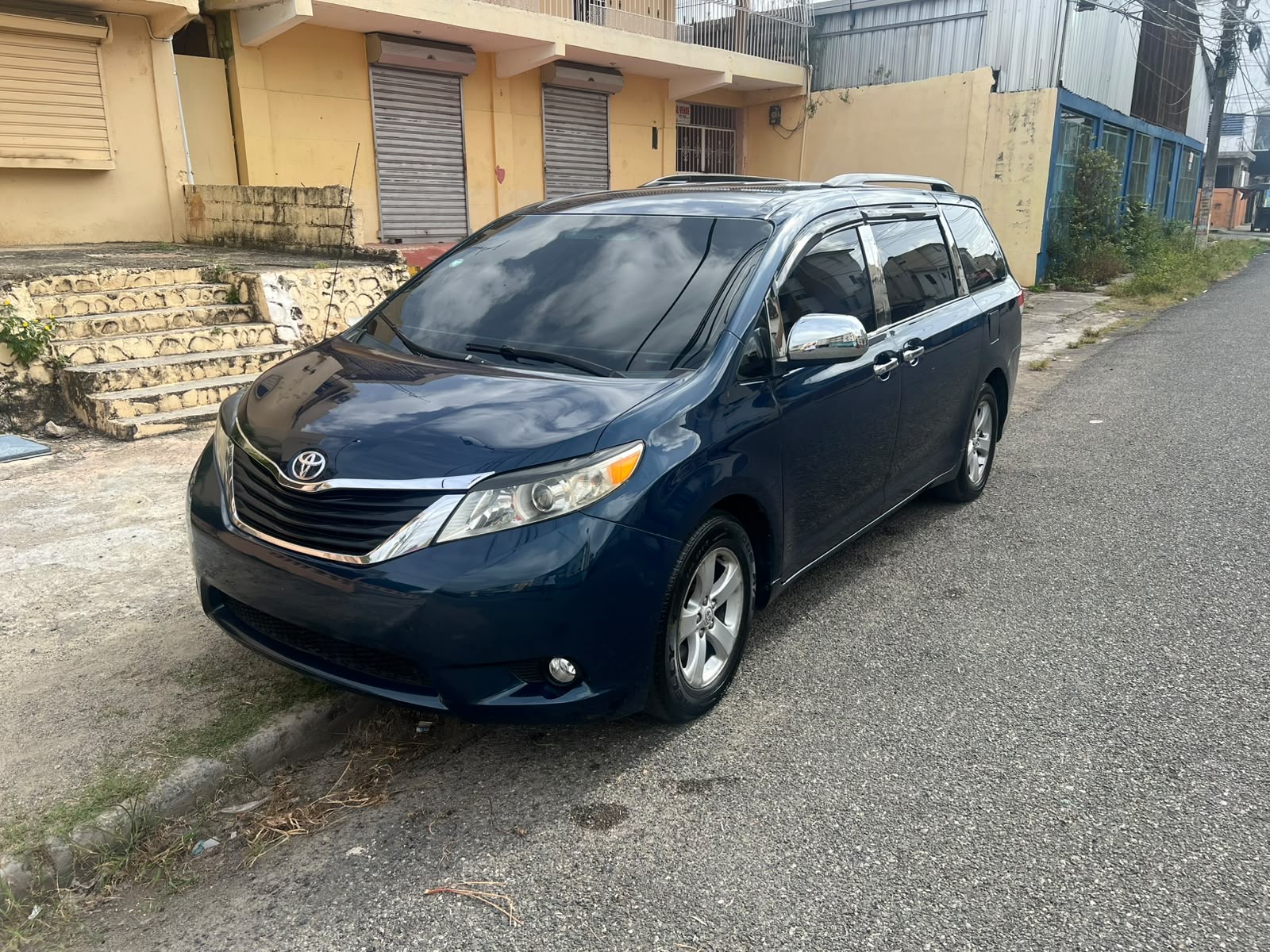 Toyota Sienna 2011 LE Foto 7314769-2.jpg