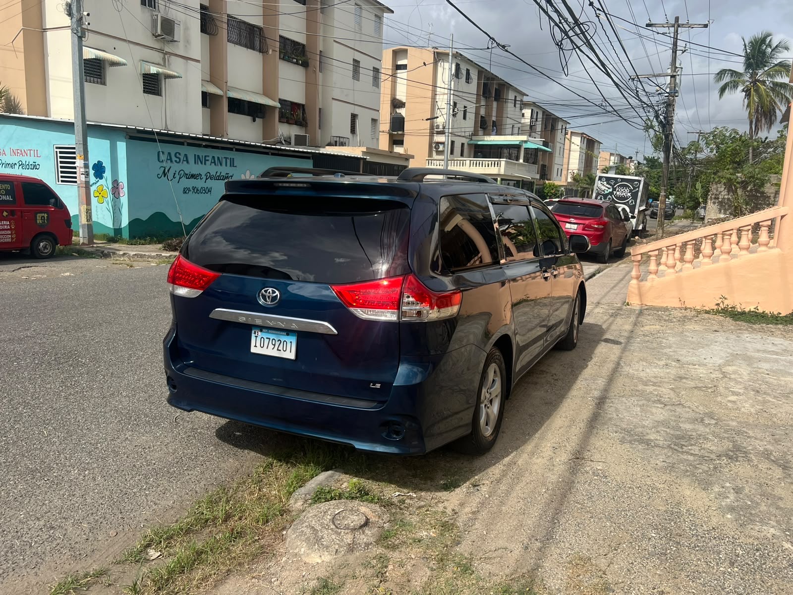 Toyota Sienna 2011 LE Foto 7314769-3.jpg