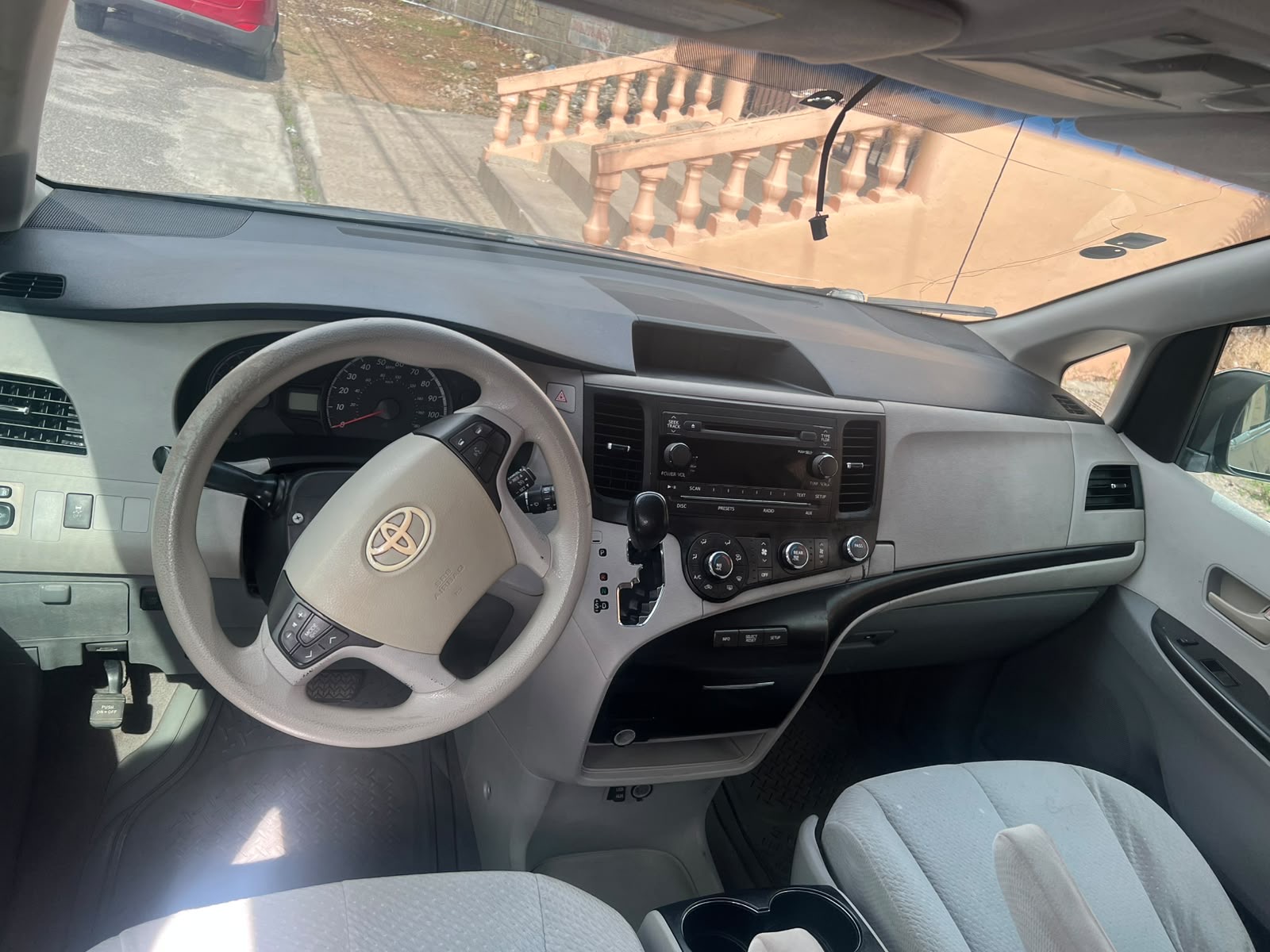 Toyota Sienna 2011 LE Foto 7314769-4.jpg