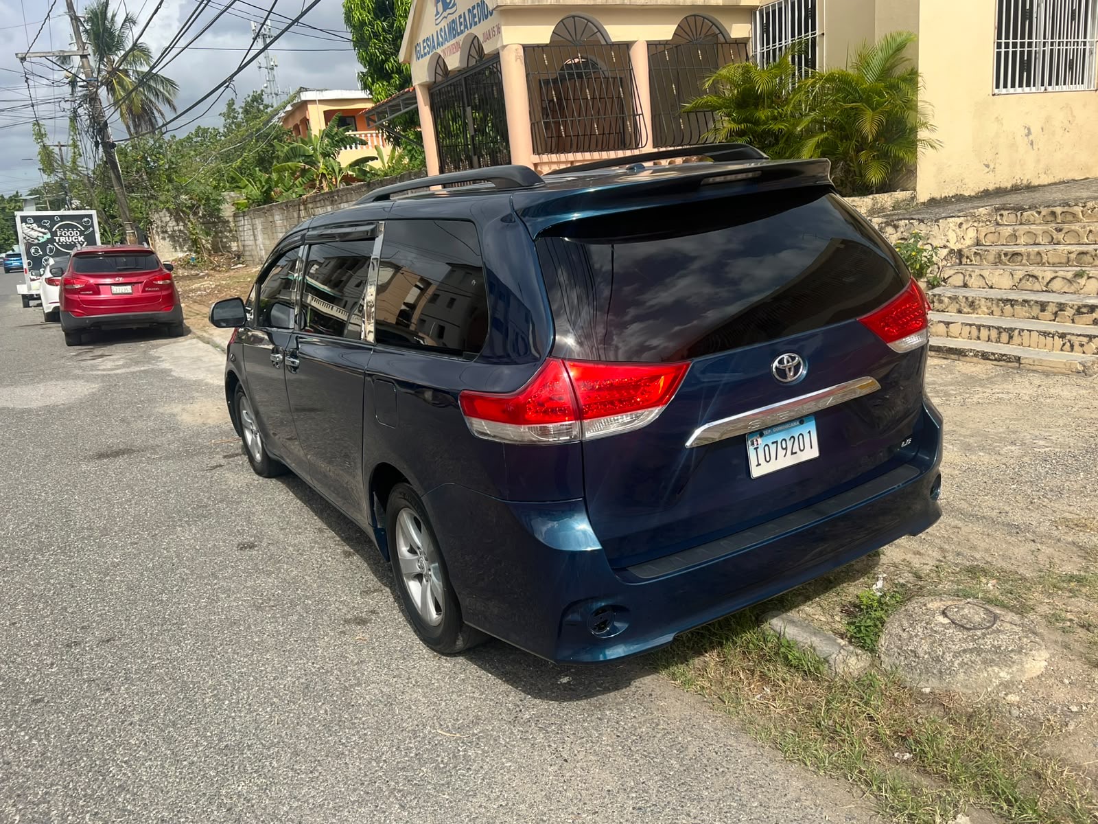 Toyota Sienna 2011 LE Foto 7314769-5.jpg