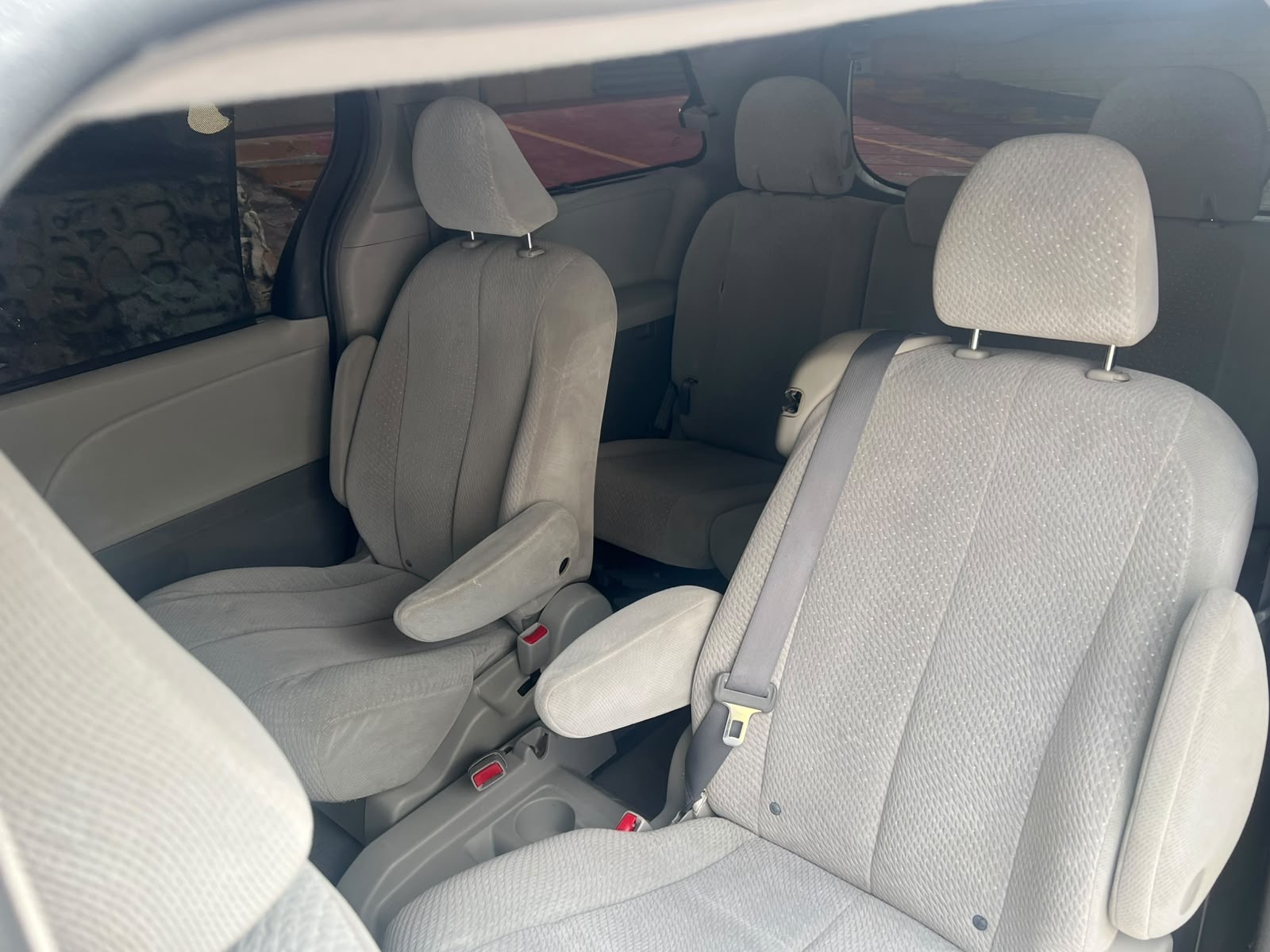 Toyota Sienna 2011 LE Foto 7314769-7.jpg