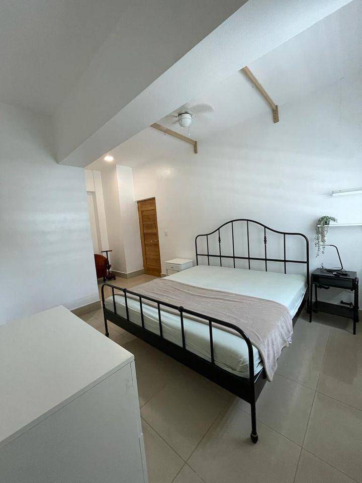 Asombrosa venta de apartamento totalmente amueblado en Piantini. Foto 7314791-12.jpg