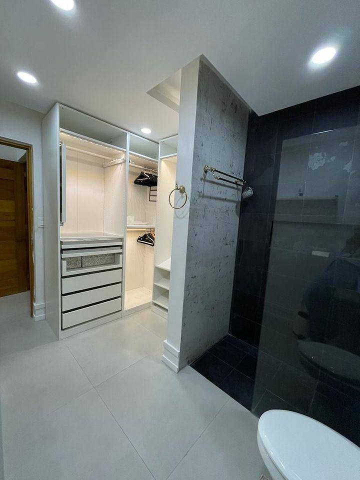 Asombrosa venta de apartamento totalmente amueblado en Piantini. Foto 7314791-6.jpg