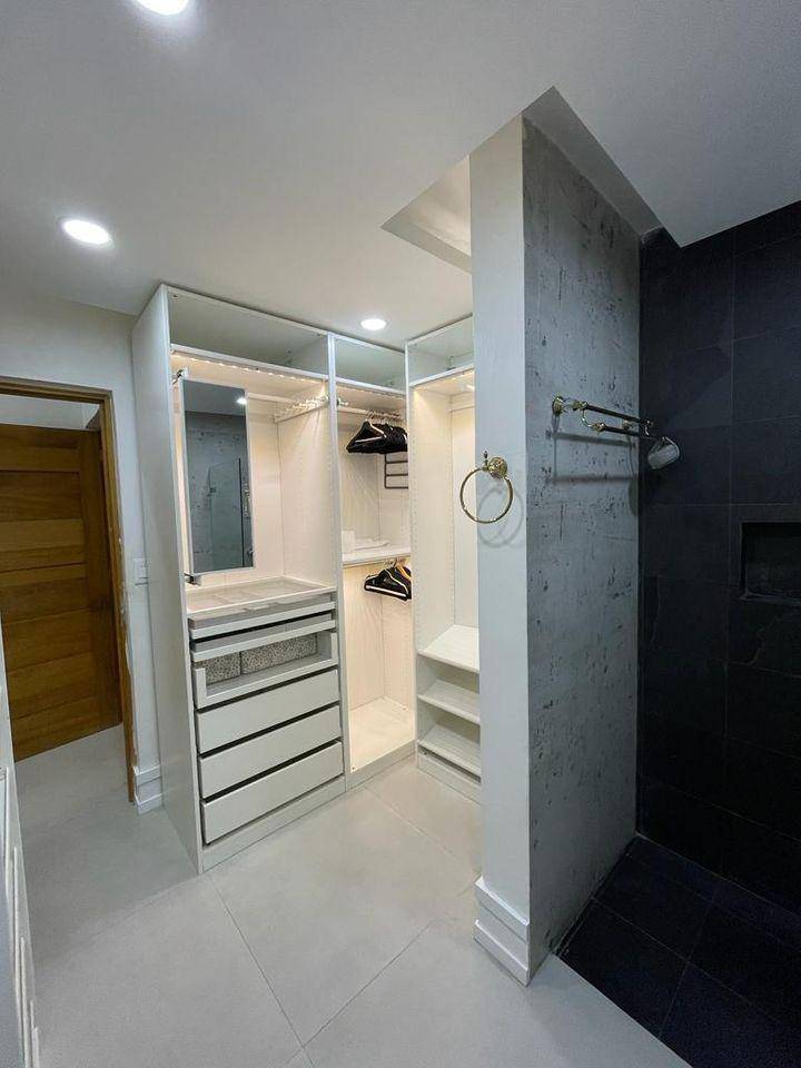 Asombrosa venta de apartamento totalmente amueblado en Piantini. Foto 7314791-8.jpg