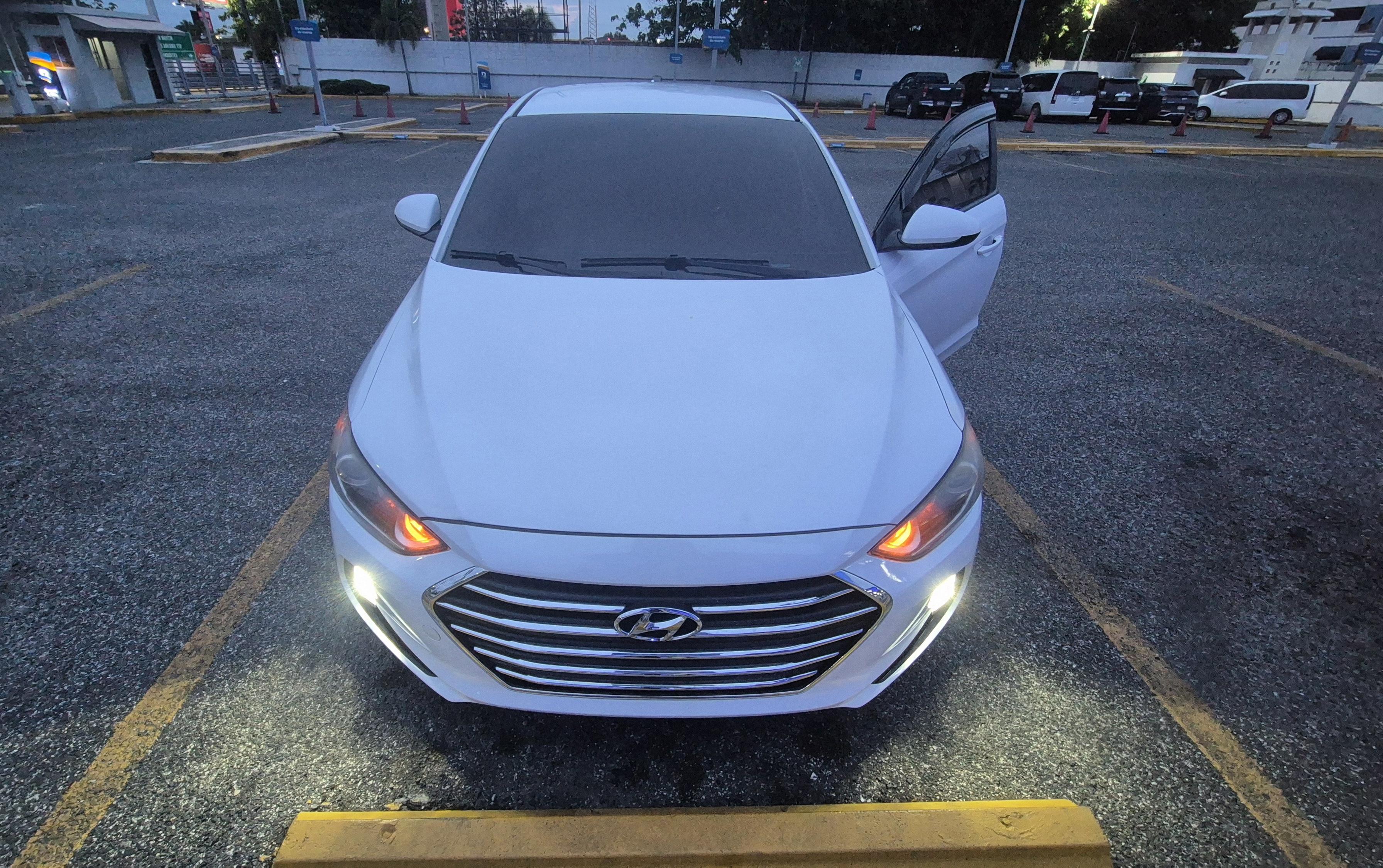 Hyundai Elantra SEL Value 2018 Foto 7314793-11.jpg