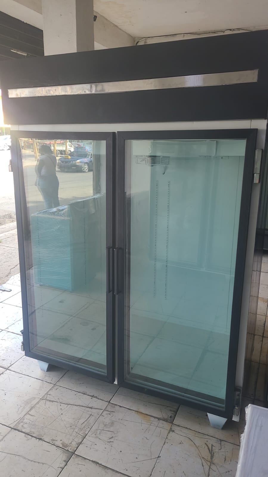 Frezer exhibidor de 50 pies cubicos listo para negocio con envio y gar Foto 7314984-2.jpg