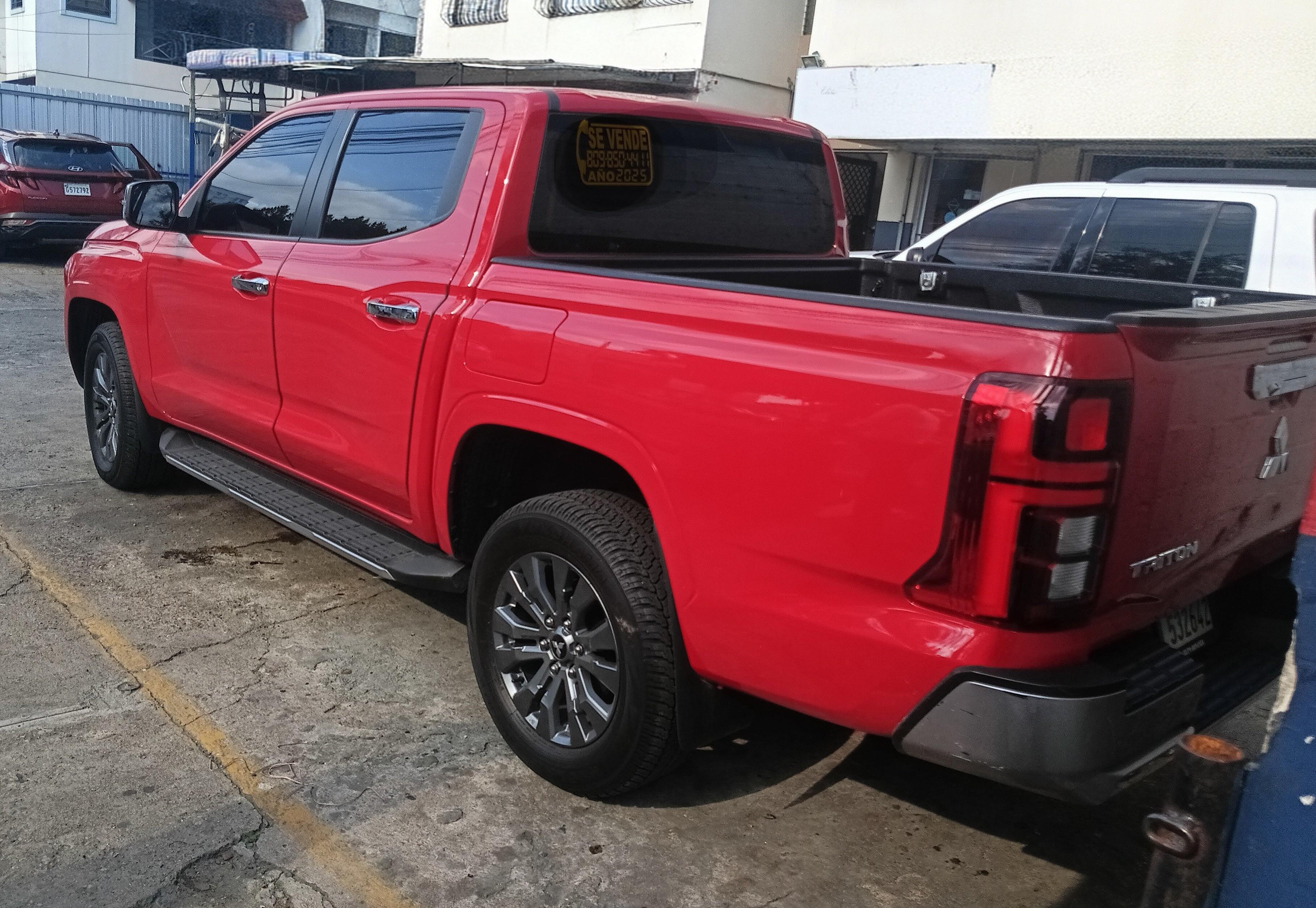 Mitsubishi Tritón Diésel Doble Cabina 4WD 25  Foto 7315211-4.jpg