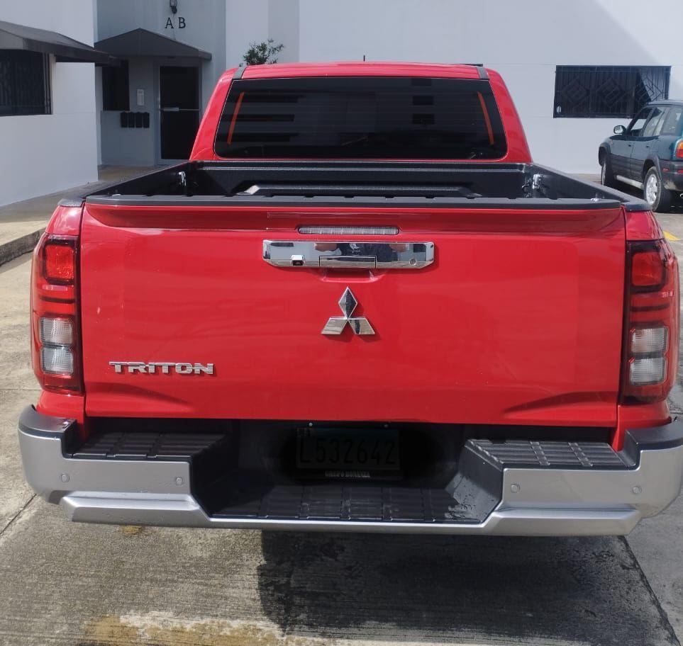 Mitsubishi Tritón Diésel Doble Cabina 4WD 25  Foto 7315211-5.jpg