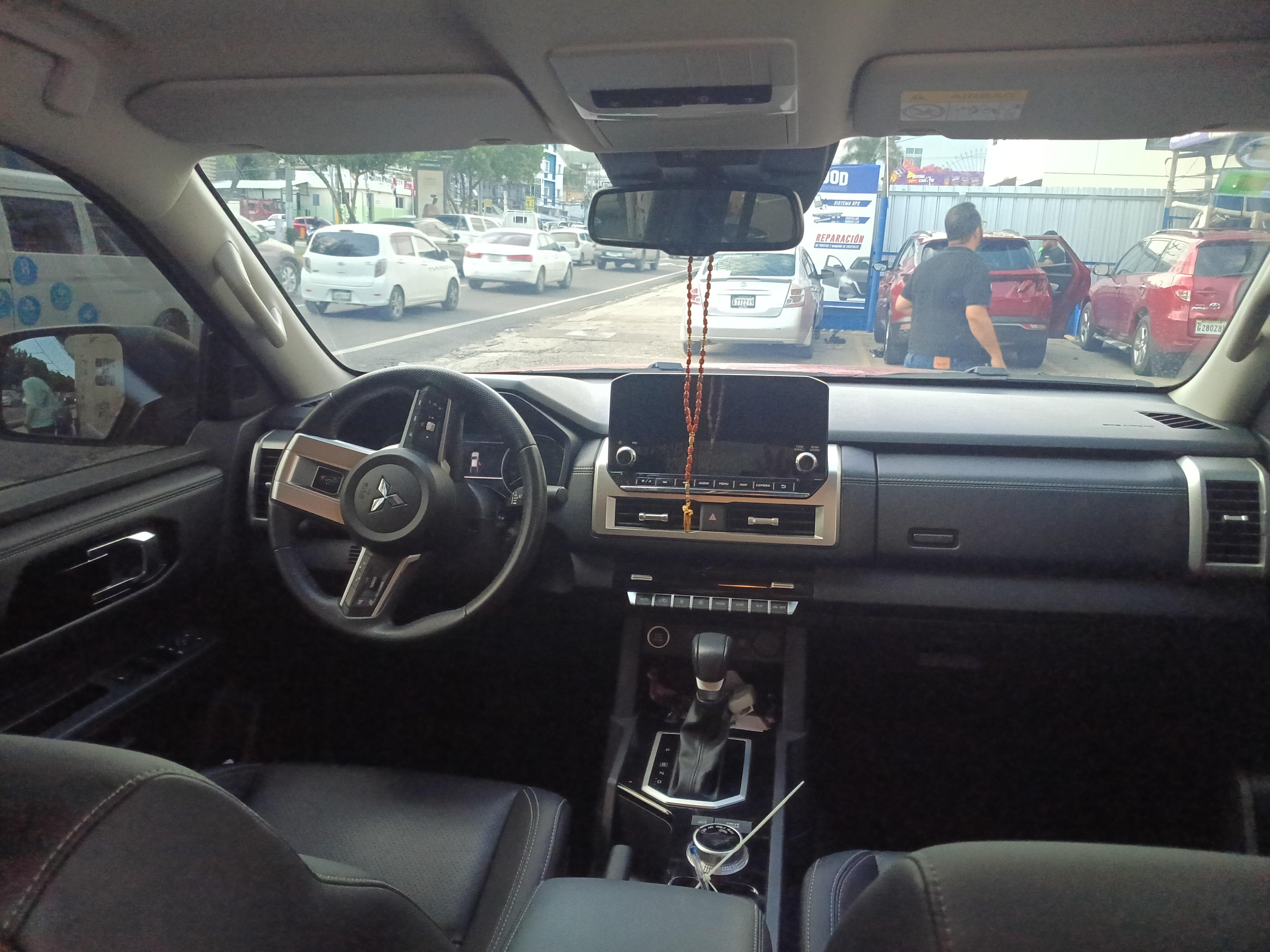 Mitsubishi Tritón Diésel Doble Cabina 4WD 25  Foto 7315211-8.jpg