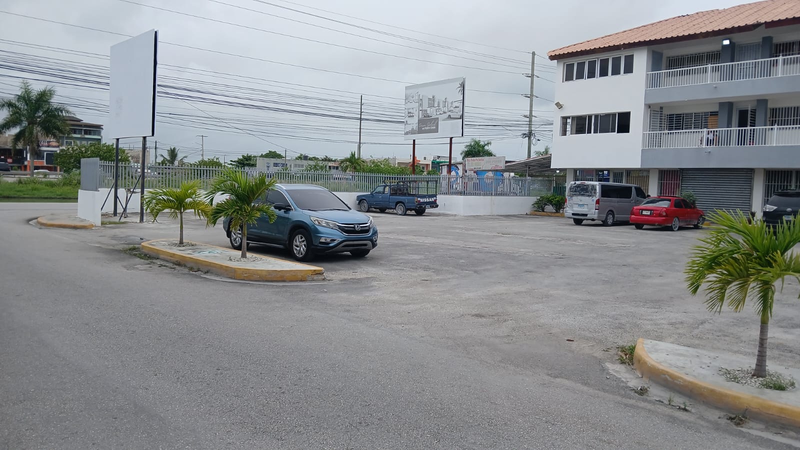Vendo Local Comercial de 485 Mts.2 en Av. Estados Unidos BAVARO 33 men Foto 7315212-12.jpg