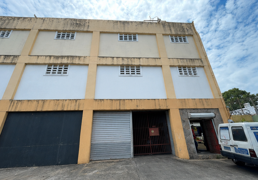 Edificio Comercial en Venta o Alquiler Ensanche Kennedy Foto 7315608-6.jpg