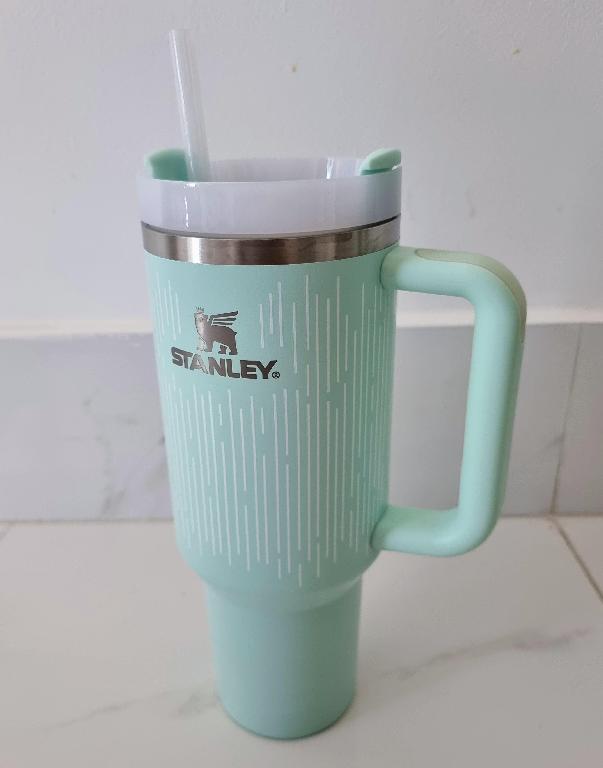 Termo Stanley Quencher H2.0 - 40 oz / 1.18 L Foto 7315615-1.jpg