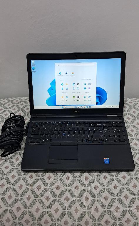 Laptop Dell 12GB 250GB SSD i5 2.3Ghz E5550 Foto 7315647-1.jpg