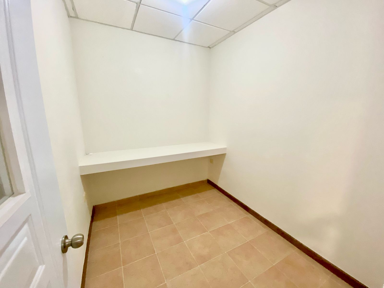 ALQUILO  LOCAL COMERCIAL O DE OFICINAS EN MIRADOR NORTE AV. PRIVADA 5  Foto 7315670-4.jpg