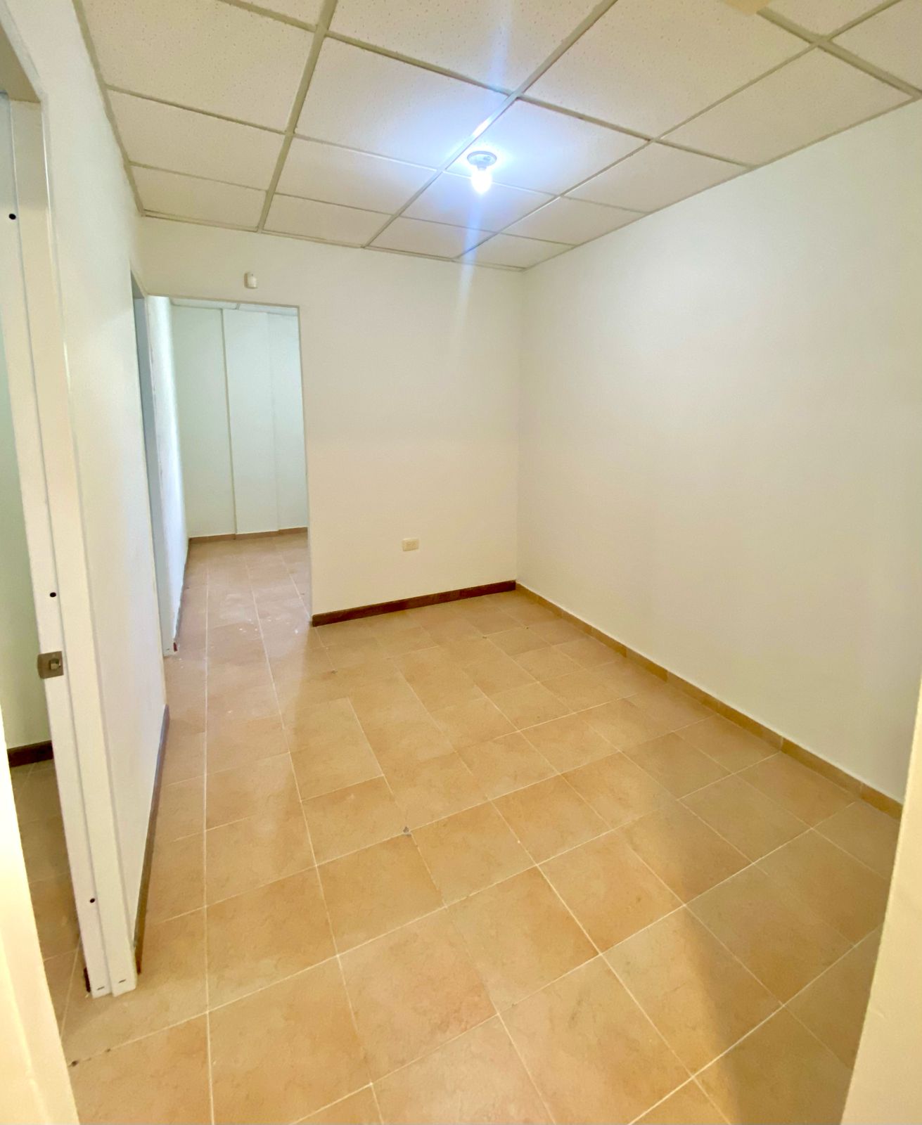 ALQUILO  LOCAL COMERCIAL O DE OFICINAS EN MIRADOR NORTE AV. PRIVADA 5  Foto 7315670-7.jpg