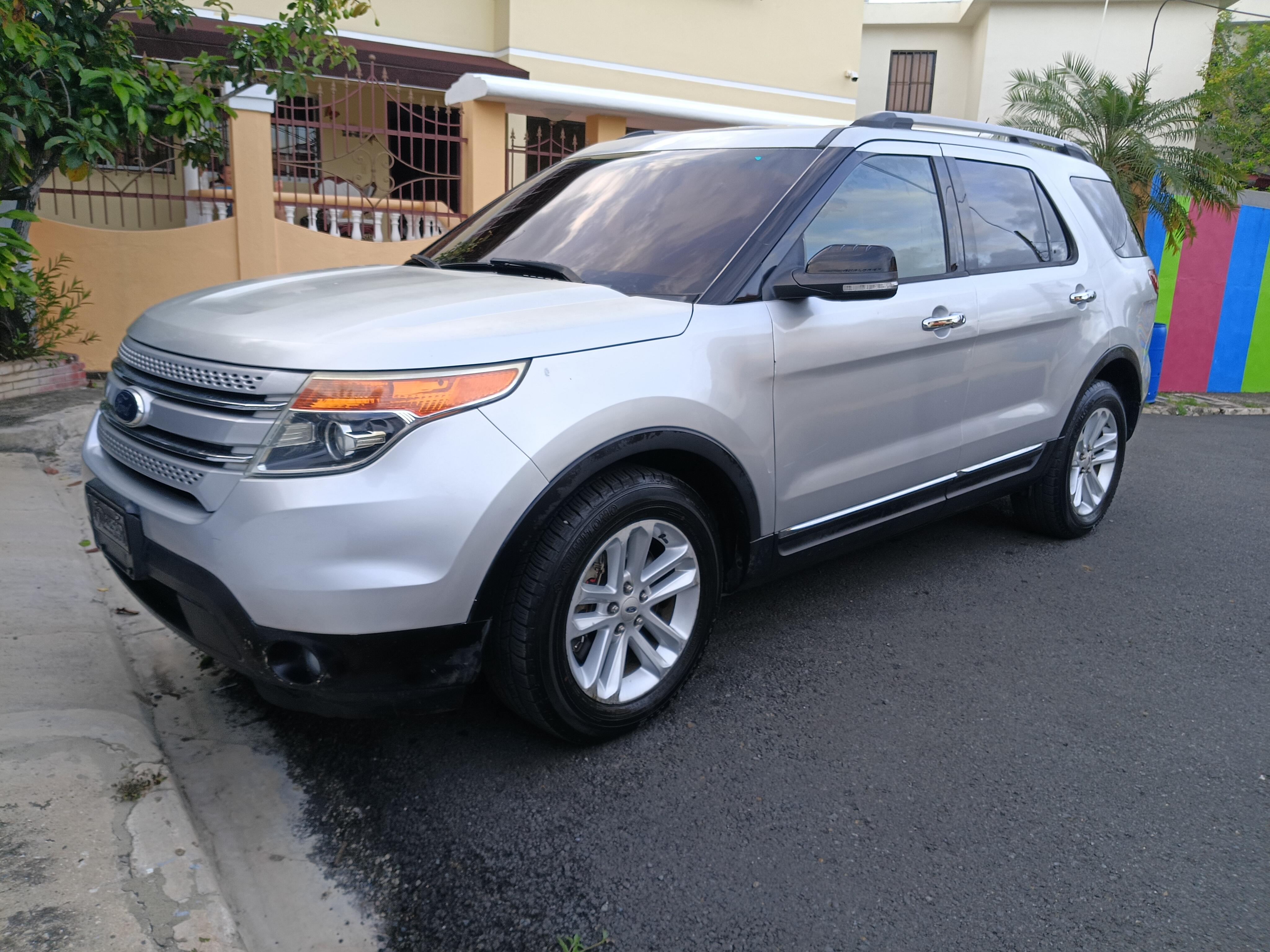 Ford Explorer XLT de la Casa 14  Foto 7315733-3.jpg