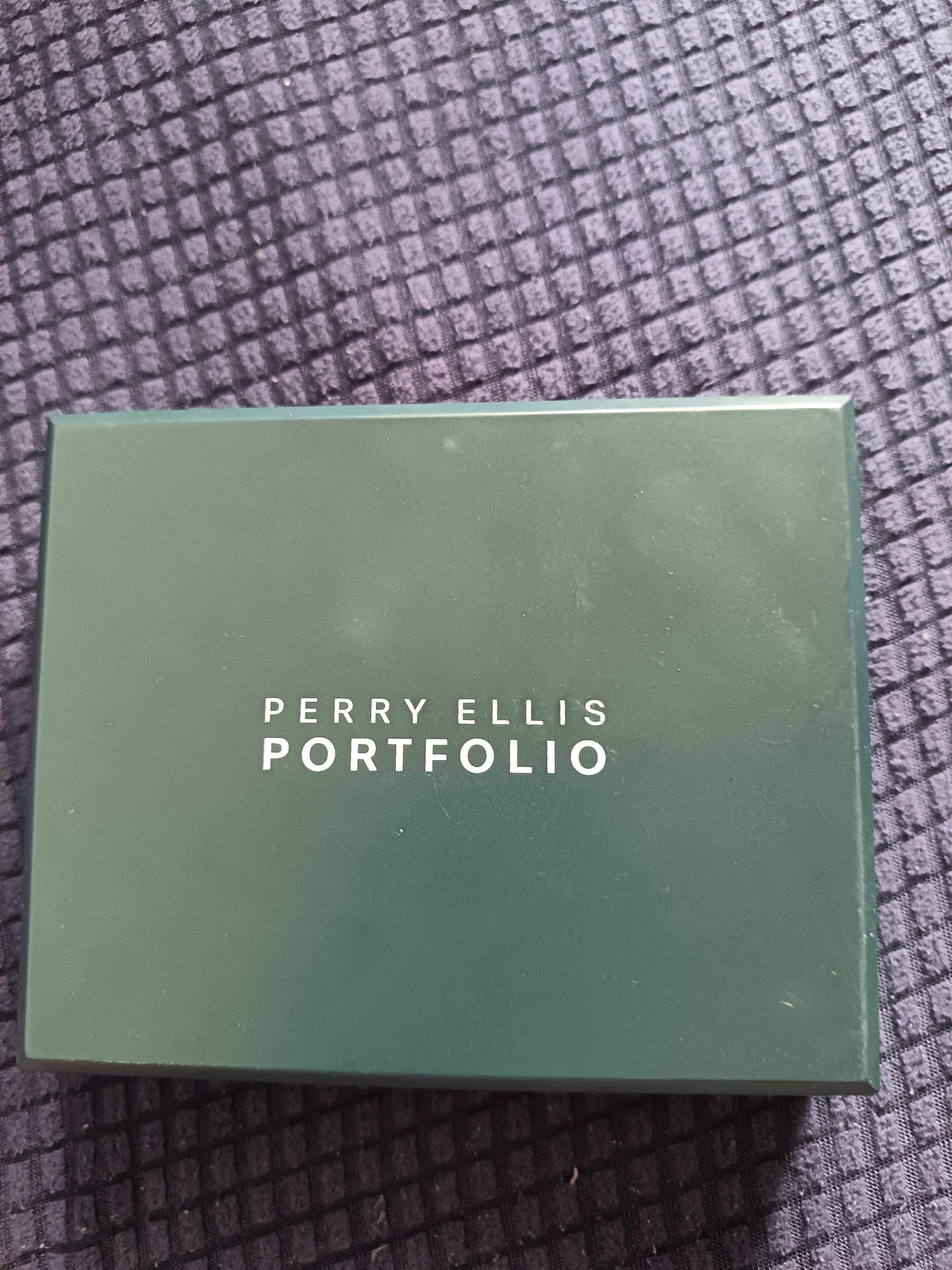 Cartera de hombre Perry Ellis Portafolio Nueva en su caja 2500 pesos Foto 7315773-2.jpg